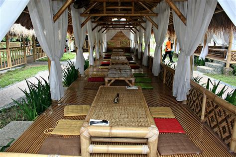 Desain warung bambu  Dekorasi Ruang Tamu Meja Kayu Usang